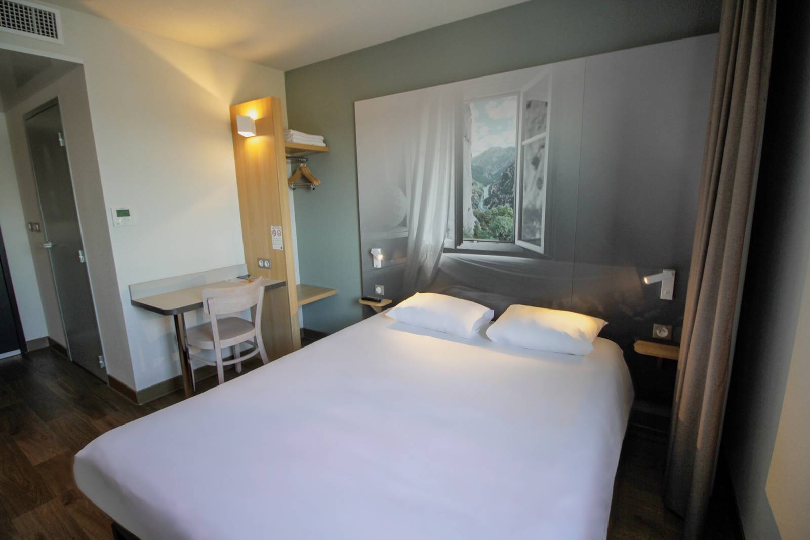 La chambre business de l'hôtel B&B Montélimar Sud à Montélima