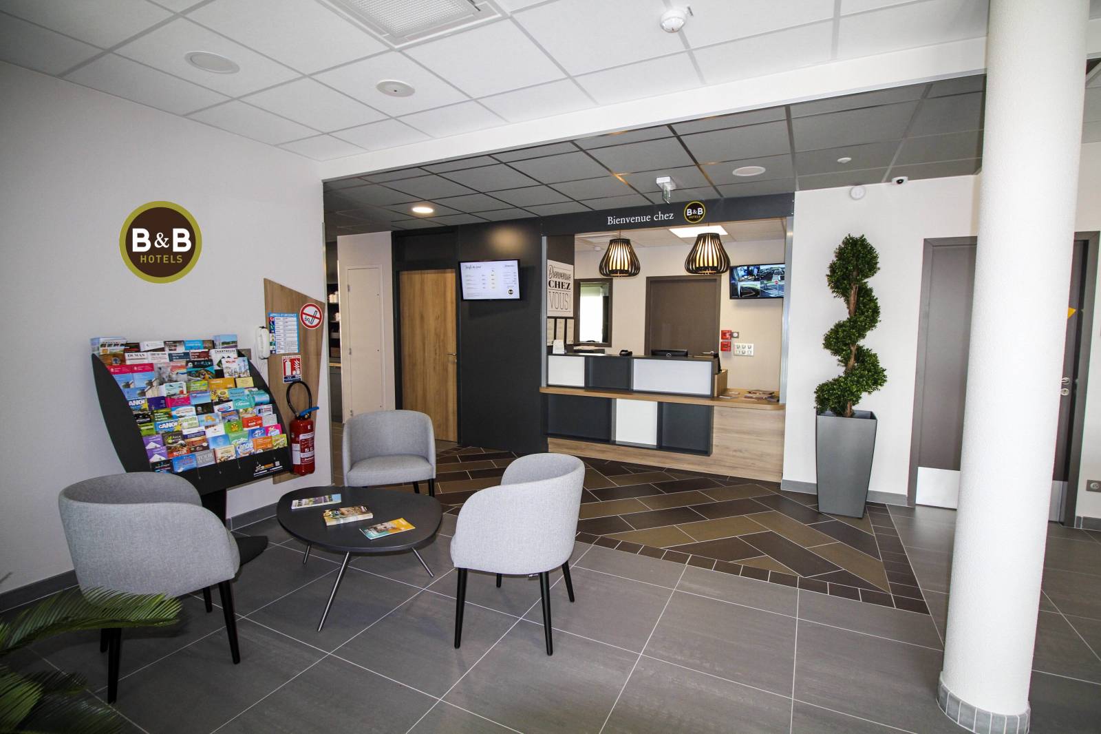 La réception de l’hôtel B&B Montélimar Sud à Montélimar