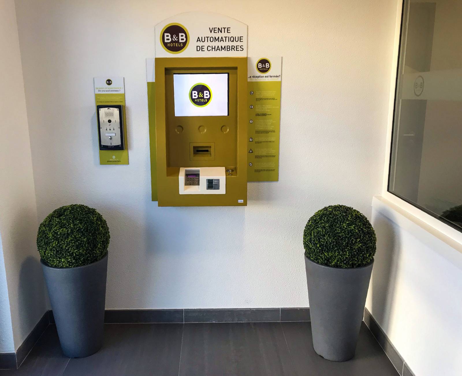 Le distributeur automatique de chambres de l'hôtel B&B Montélimar Sud à Montélimar