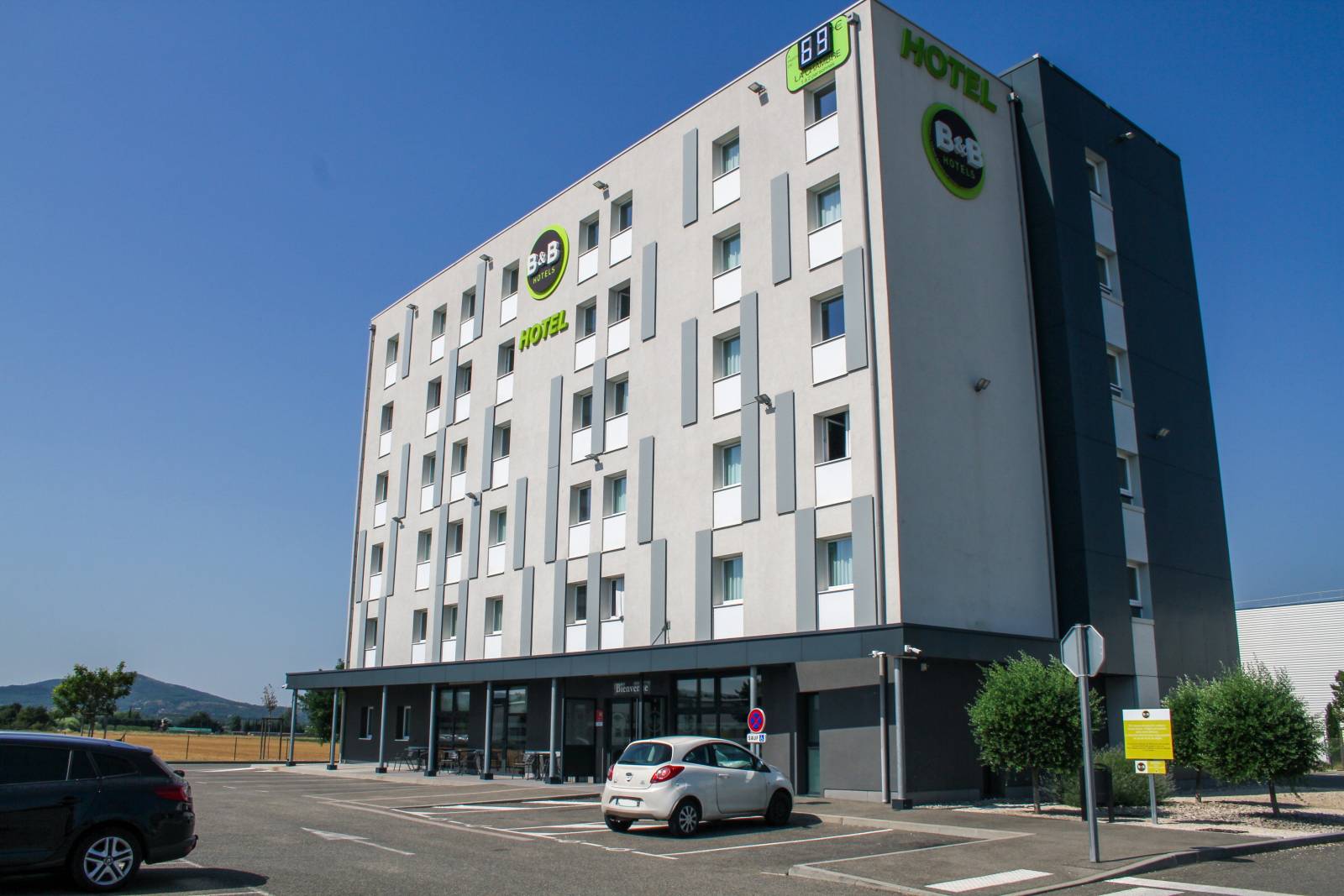 Bienvenue au B&B HOTEL Montélimar Sud, votre point de départ pour explorer la région.