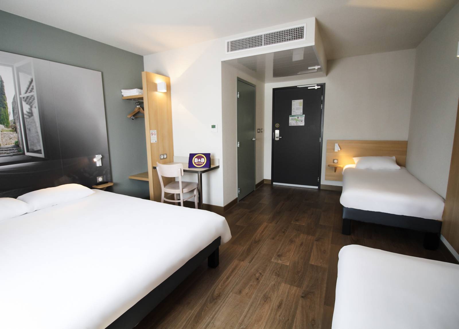 La chambre familiale de l'hôtel B&B Montélimar Sud à Montélimar