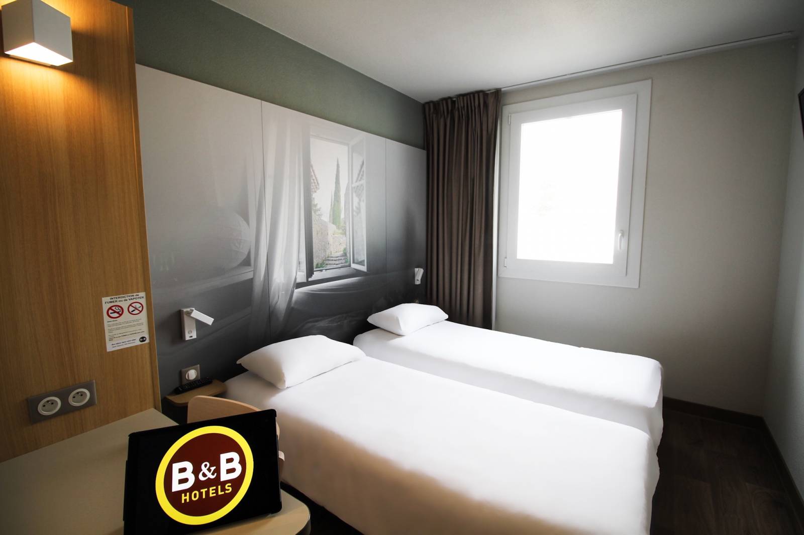 La chambre lits jumeaux de l'hôtel B&B Montélimar Sud à Montélimar