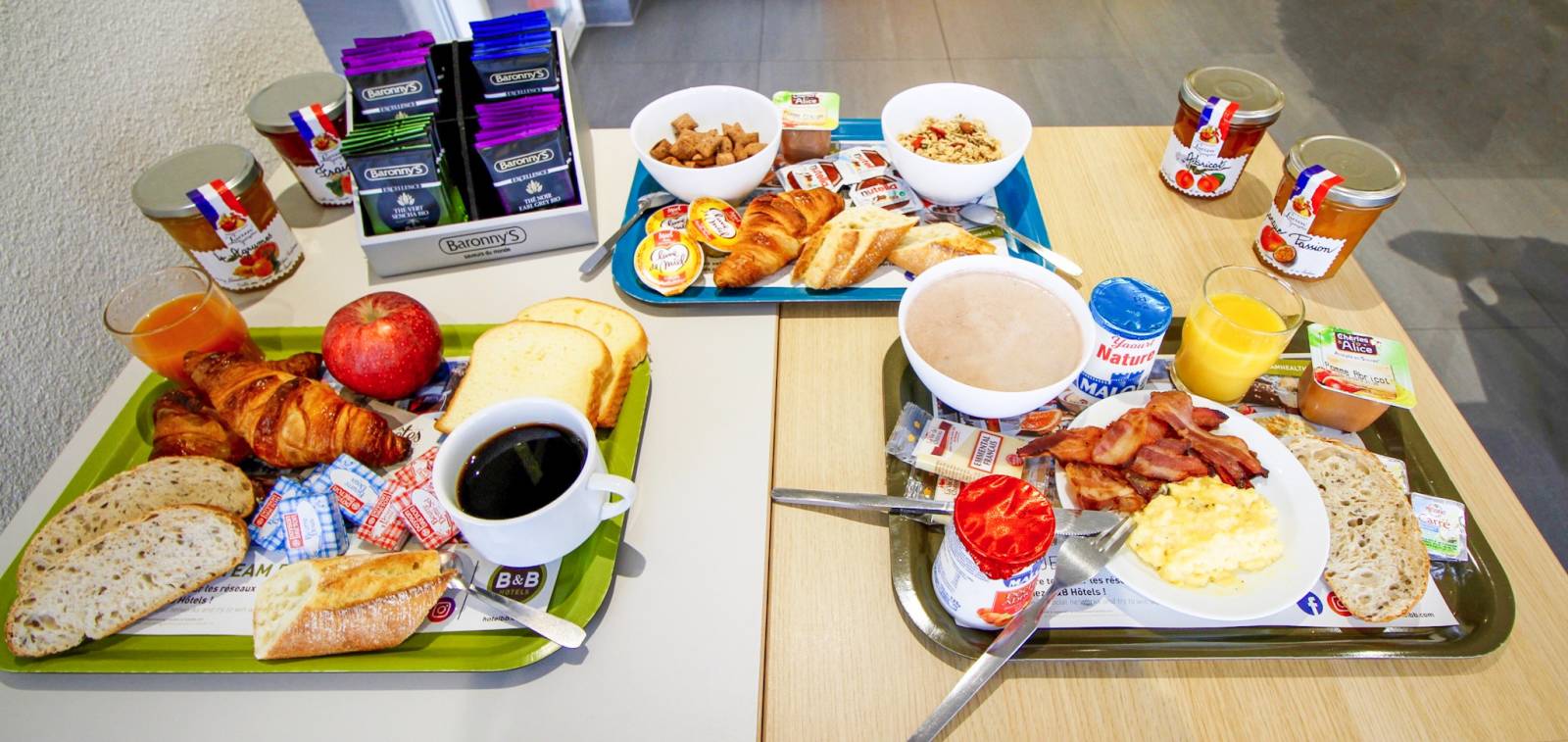Le plateau de petit déjeuner de l'hôtel B&B Montélimar Sud à Montélimar