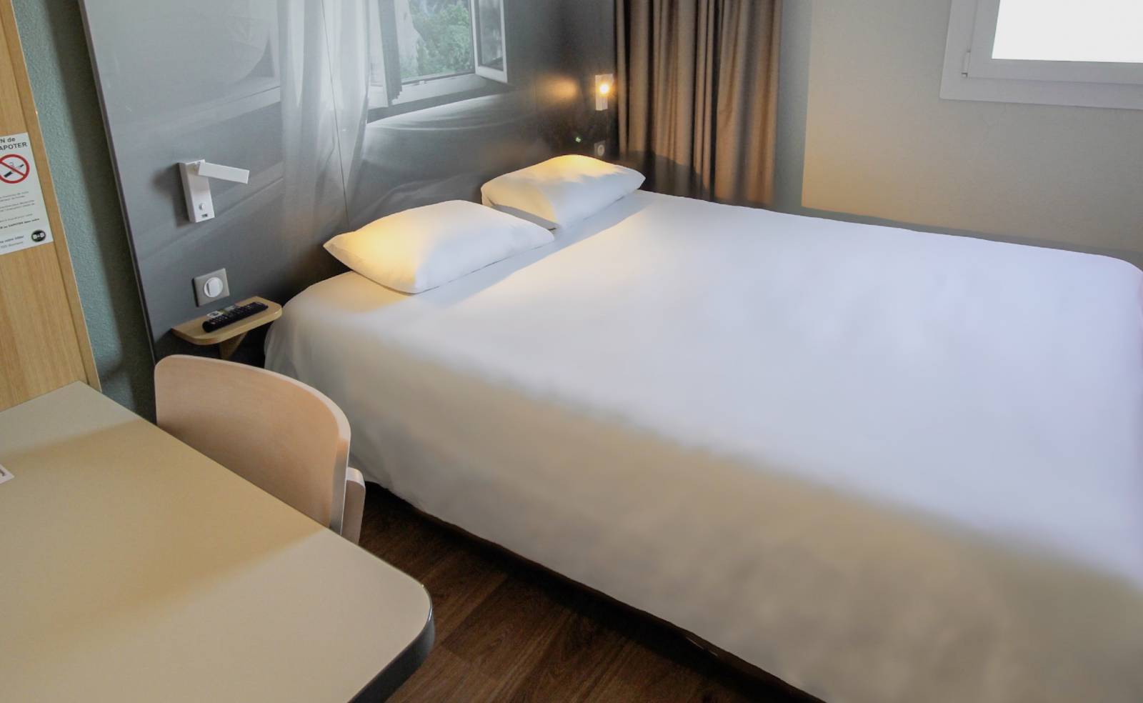 La chambre business de l'hôtel B&B Montélimar Sud à Montélima