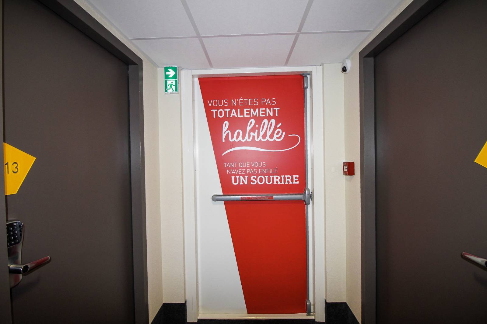 Décoration d'un couloir de l'hôtel b&b Montélimar Sud à Montélimar