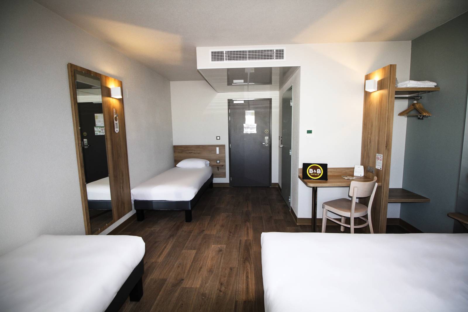 La chambre familiale de l'hôtel B&B Montélimar Sud à Montélimar