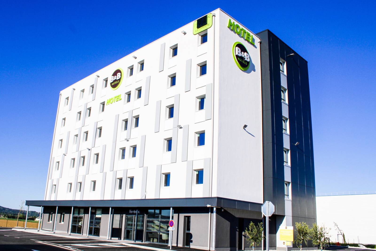 L’Hôtel B&B Montélimar Sud à Montélimar dans son ensemble