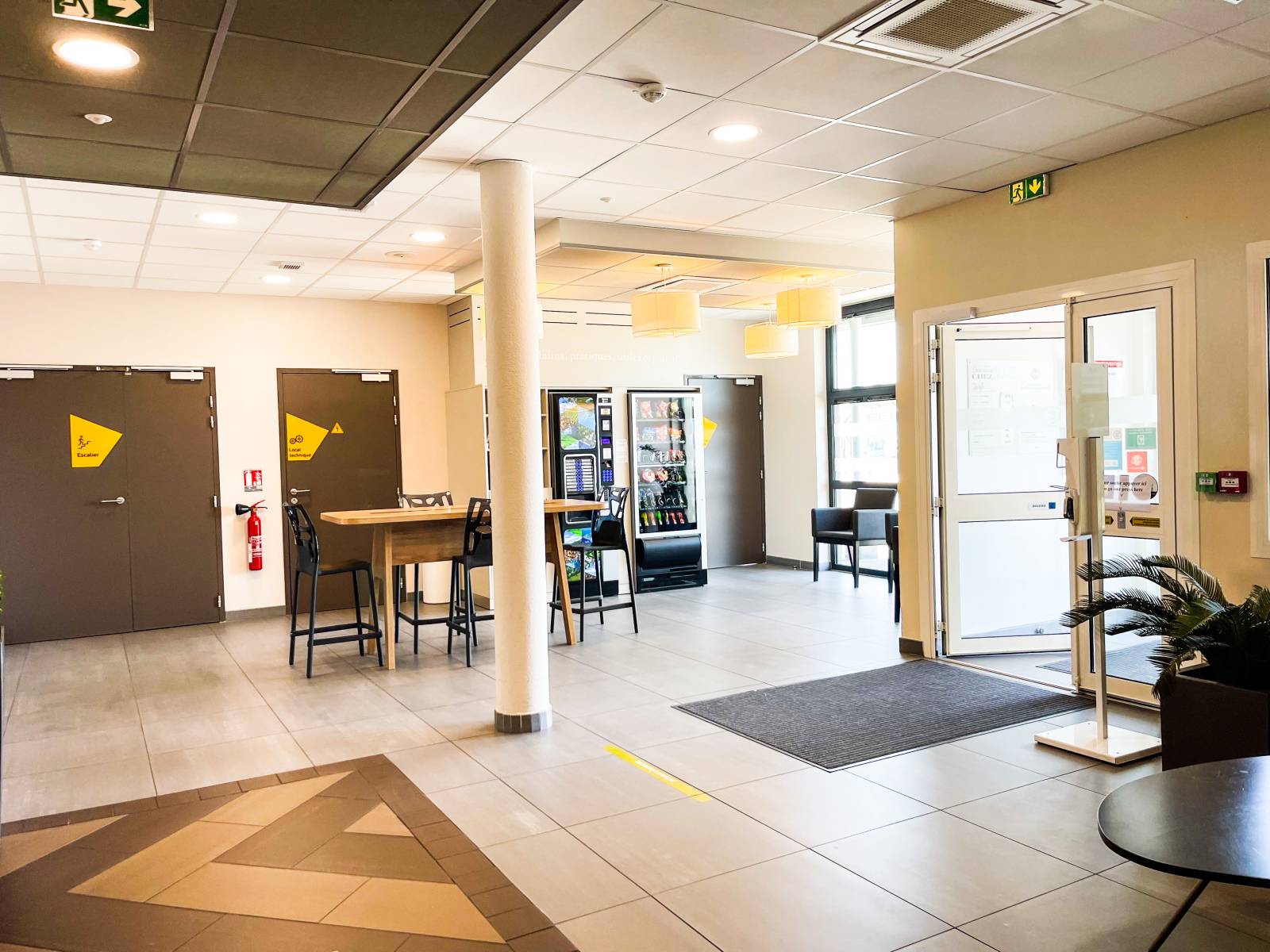 L'entrée de l'hôtel sur le trajet à Montélimar