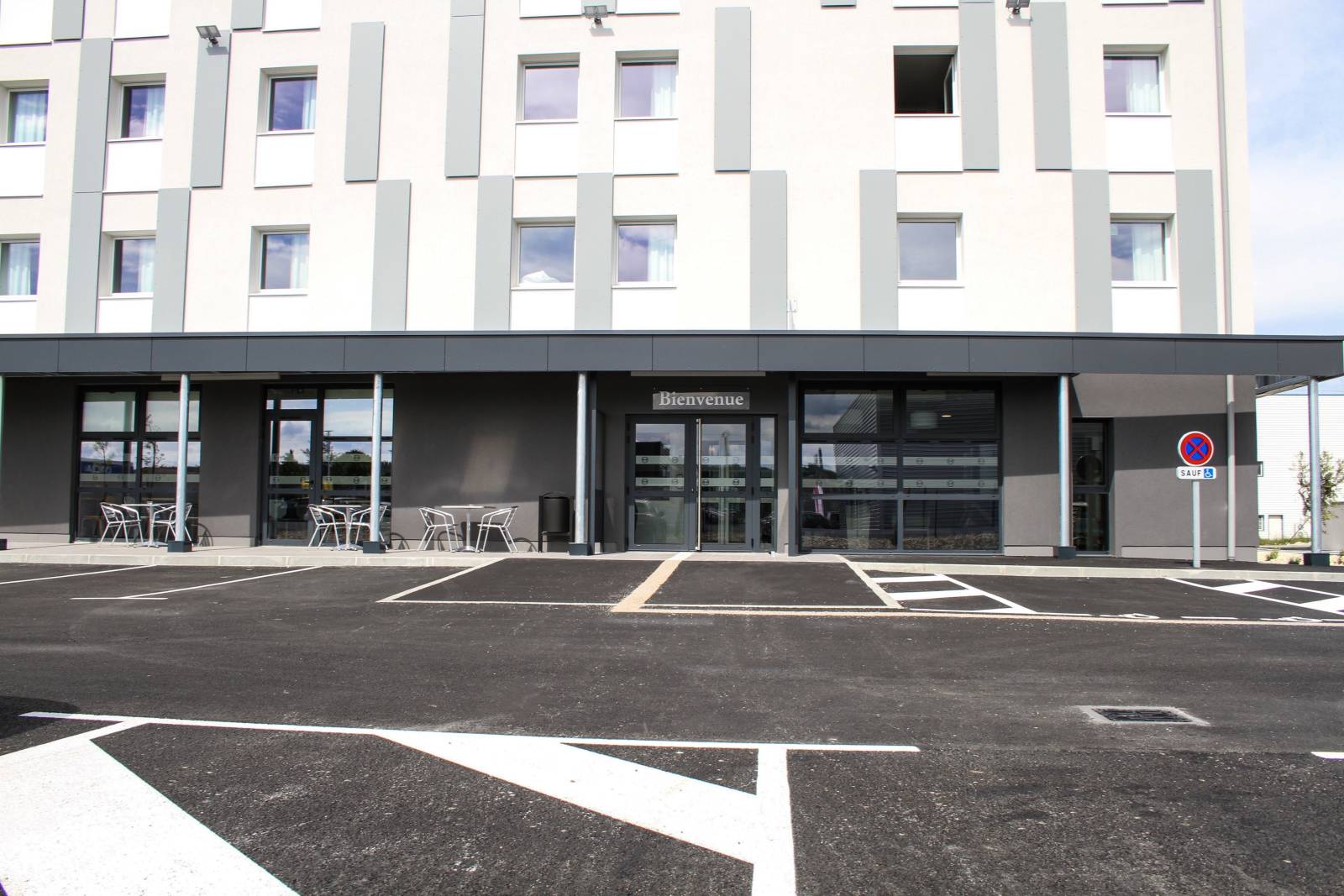 Réserver un hôtel PMR pour personne à mobilité réduite à Montélimar