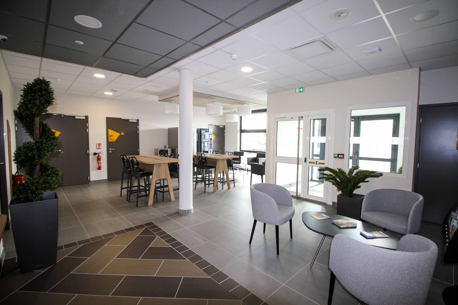 L'entrée de l'hôtel B&B Montélimar Sud à Montélimar