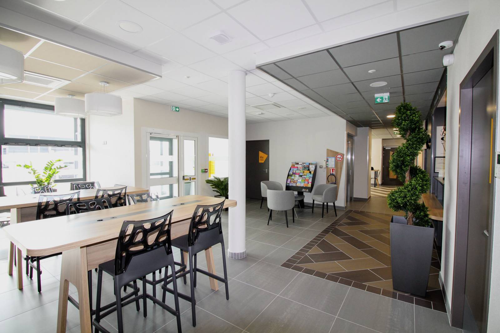 L'entrée de l'hôtel B&B Montélimar Sud à Montélimar