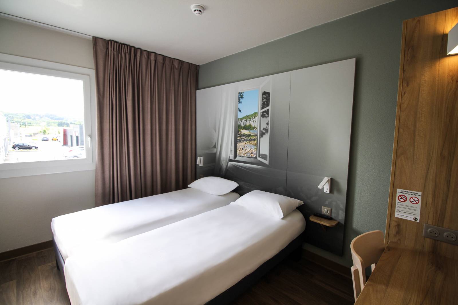 La chambre lits jumeaux de l'hôtel B&B Montélimar Sud à Montélimar