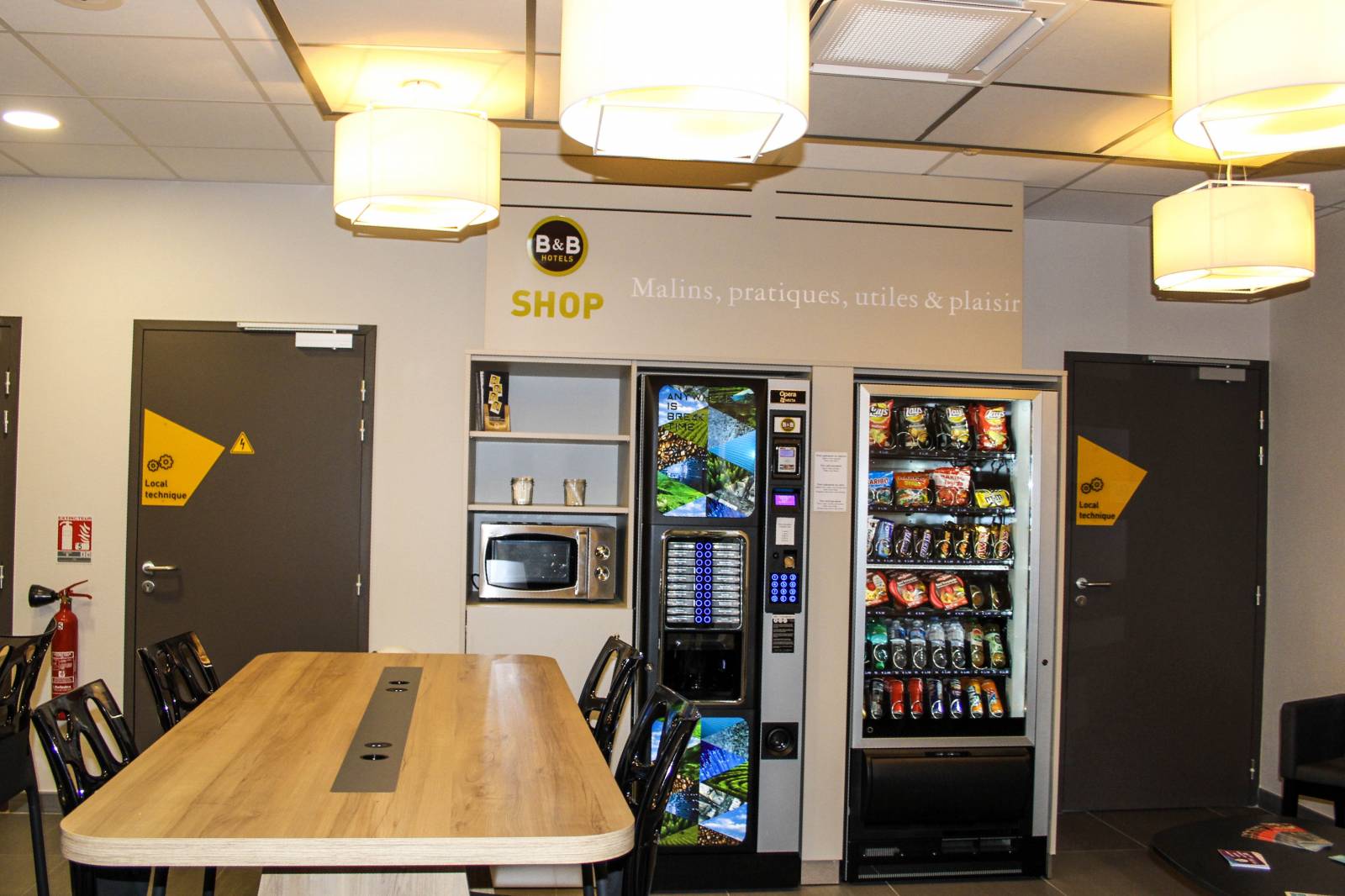 Les distributeurs et le coin Snack de l'hôtel B&B Montélimar Sud à Montélimar