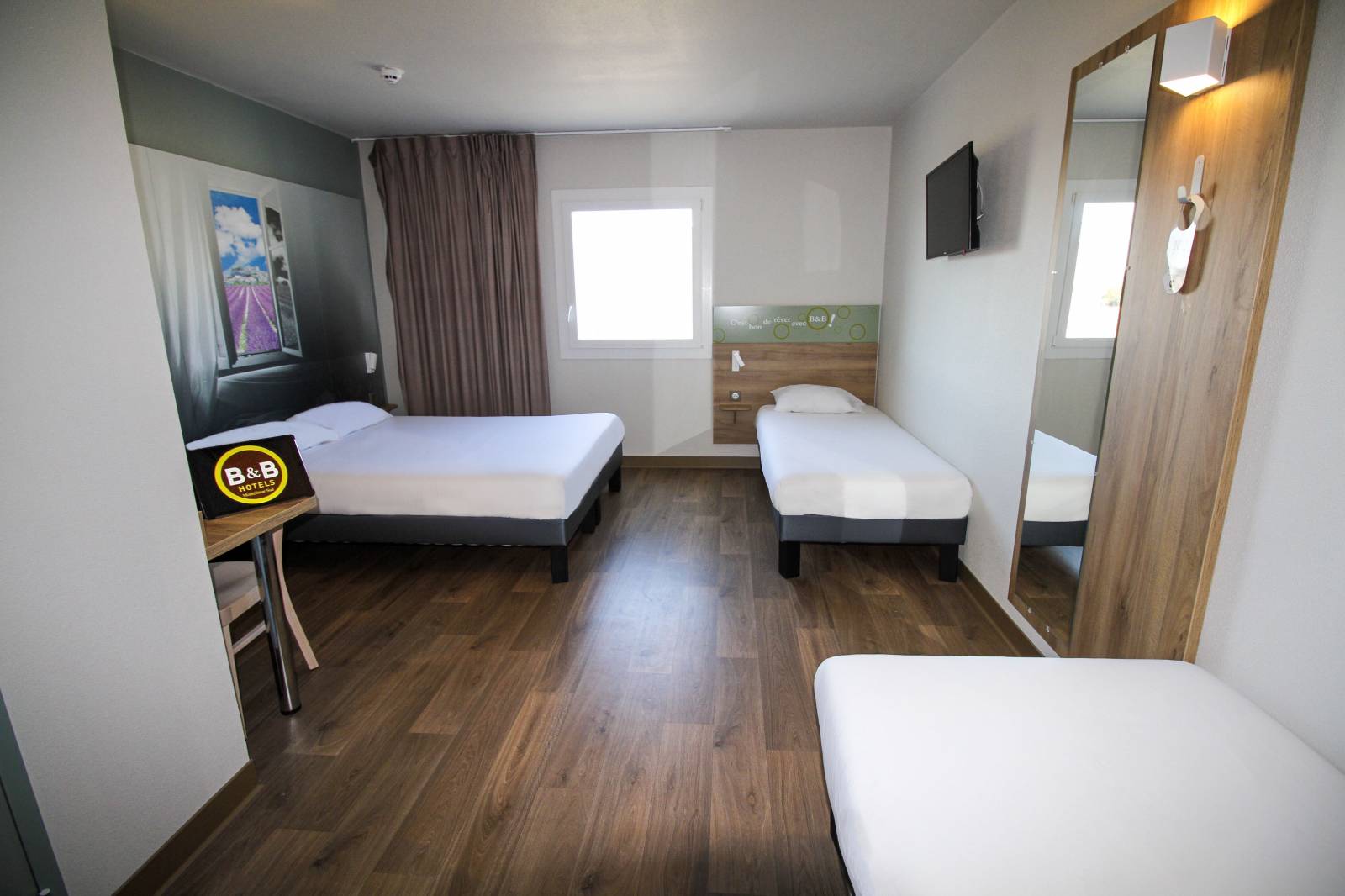 La chambre familiale de l'hôtel B&B Montélimar Sud à Montélimar