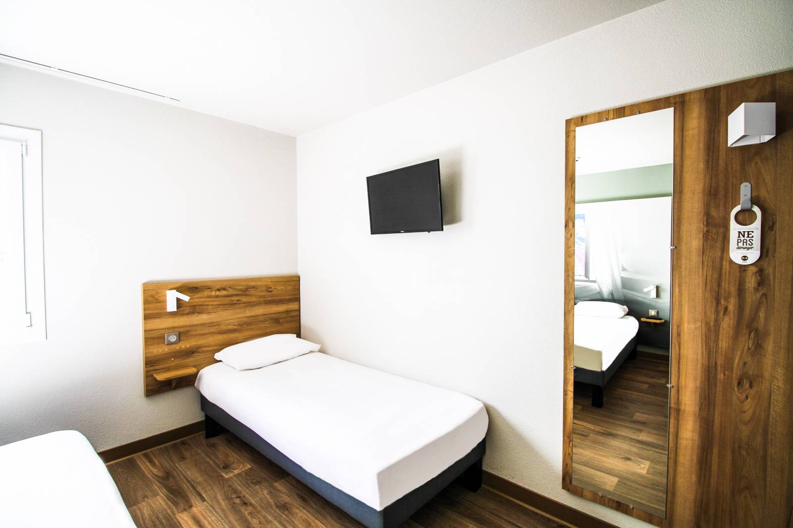 La chambre familiale de l'hôtel B&B Montélimar Sud à Montélimar