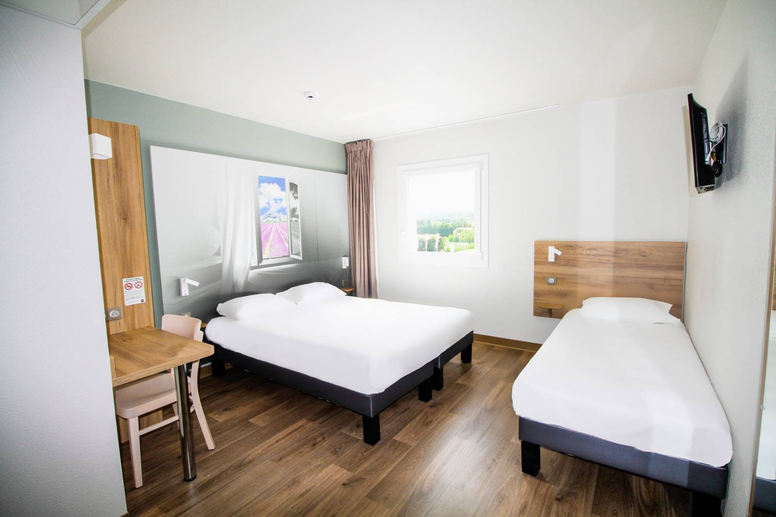 La chambre triple du B&B HOTEL Montélimar Sud à Montélimar