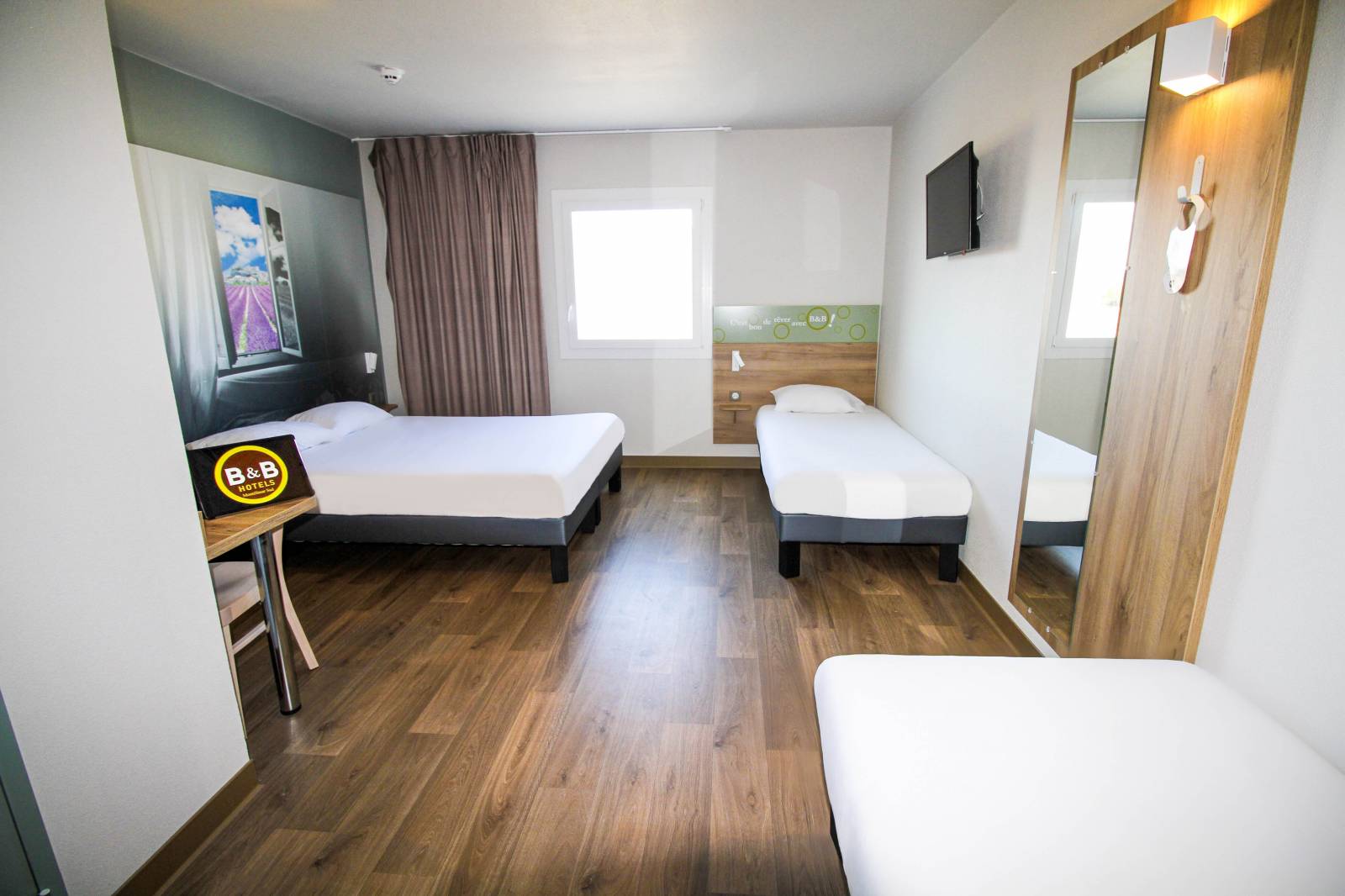 La chambre familiale de l'hôtel B&B Montélimar Sud à Montélimar