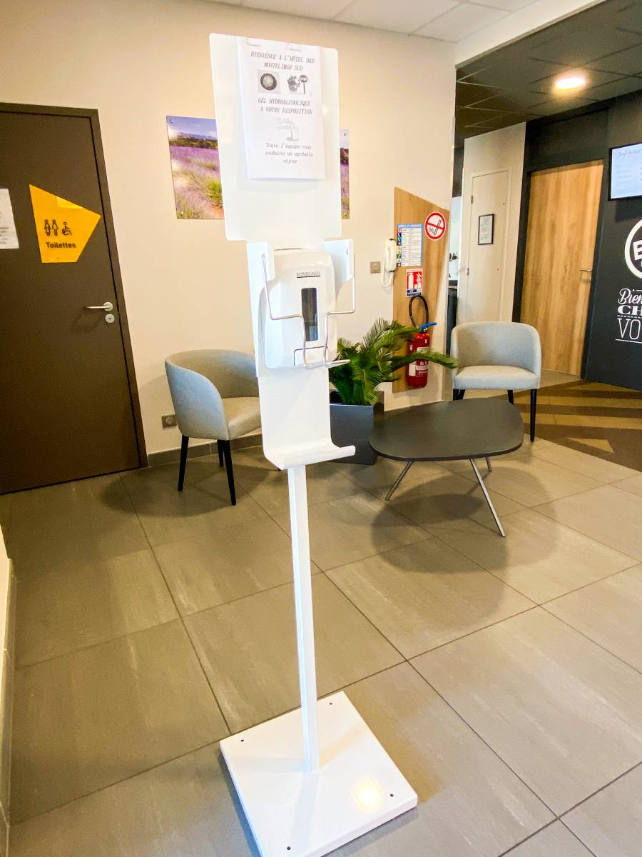 Le distributeur de gel hydroalcoolique de l'hôtel B&B Montélimar Sud à Montélimar
