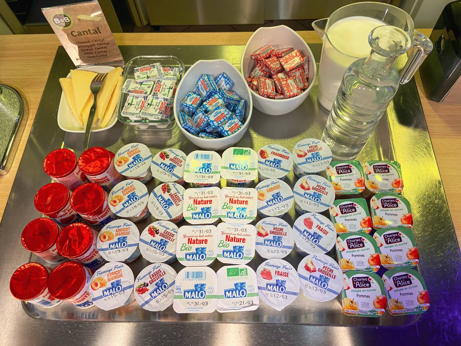 Le choix des compotes et yaourts bio du B&B HOTEL Montélimar Sud à Montélimar