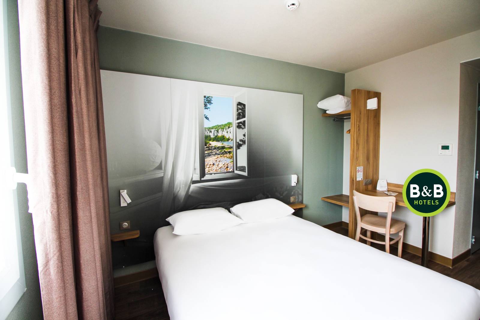 La chambre standard pour 2 personnes de l'hôtel étape petit budget pour famille à Montélimar 