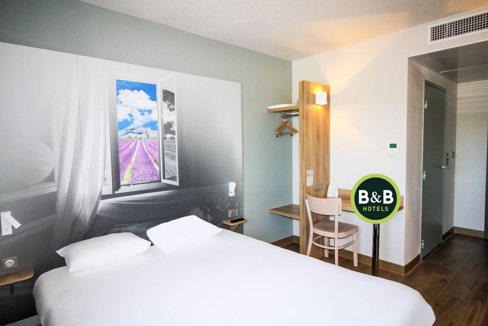 La chambre standard pour 2 personnes de l'hôtel pas cher proche de l'autoroute A7 à Montélimar