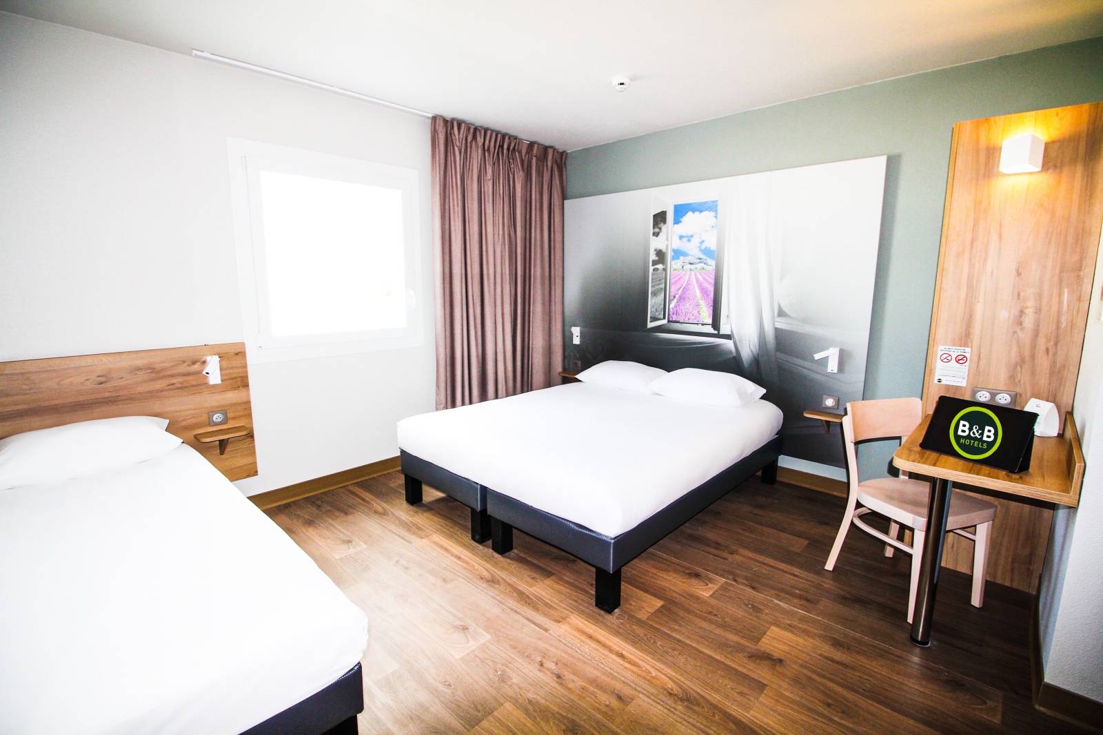 La chambre triple du B&B HOTEL Montélimar Sud à Montélimar