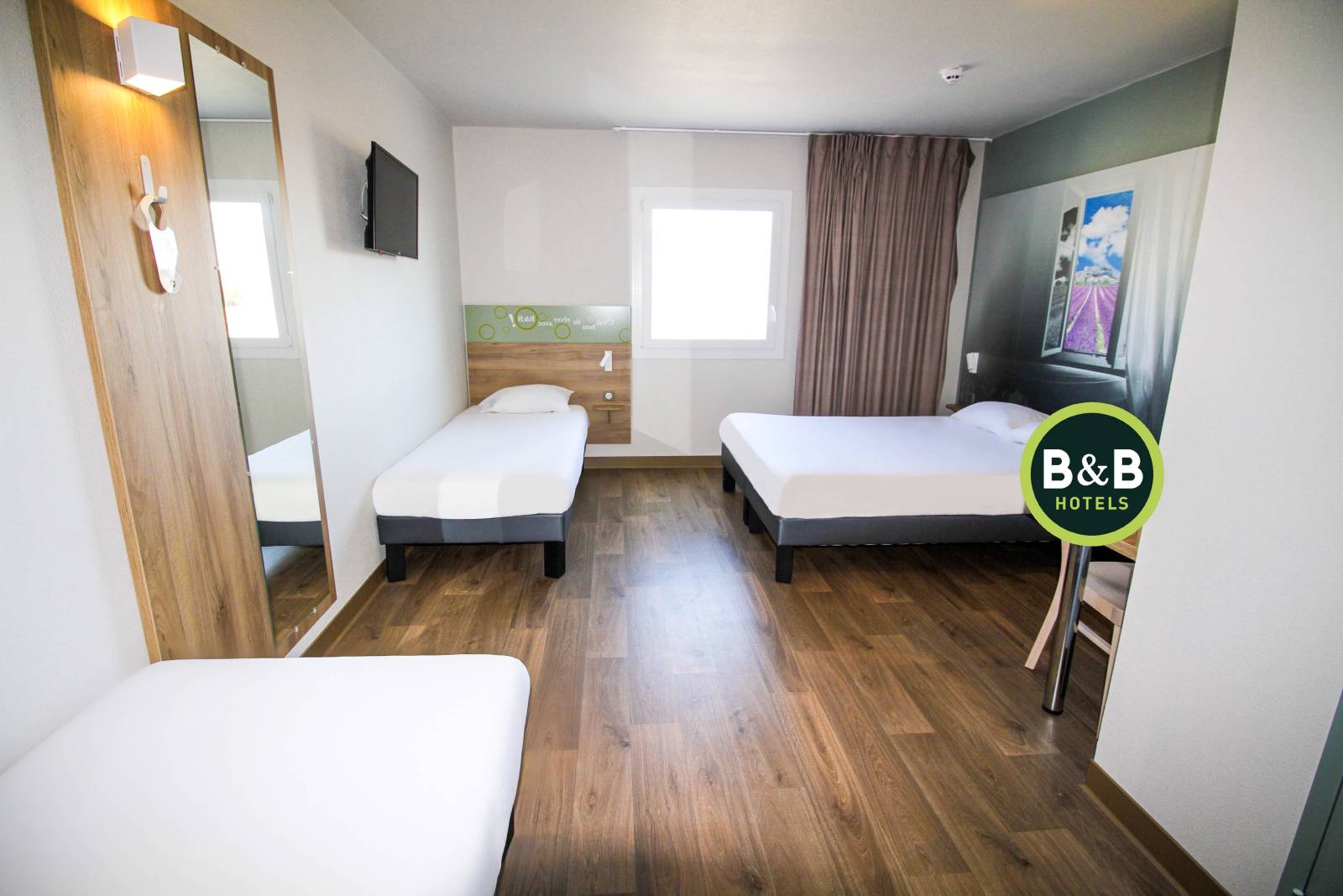 La chambre familiale de l'hôtel étape petit budget pour famille à Montélimar 