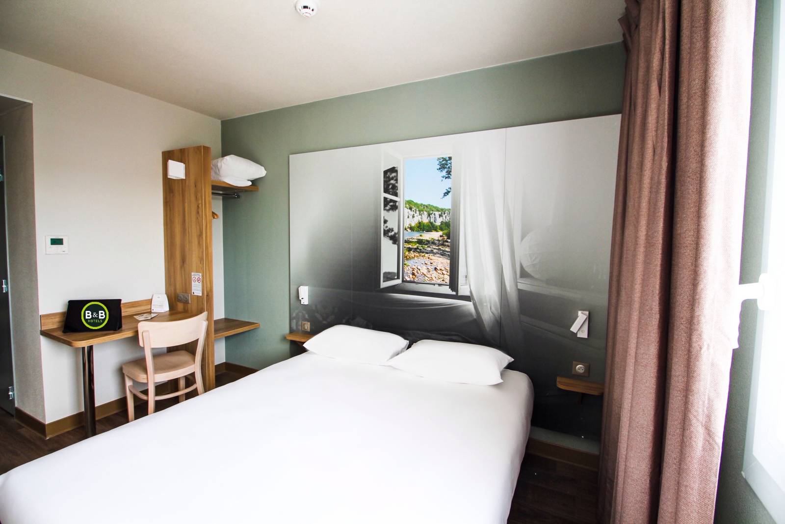 La chambre business du B&B HOTEL Montélimar Sud