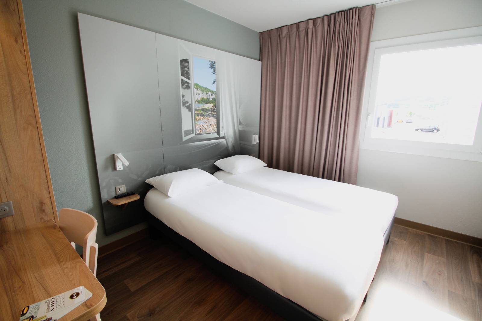 La chambre lits jumeaux de l'hôtel B&B Montélimar Sud à Montélimar