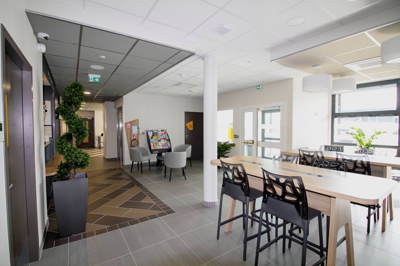 Le Hall d'entrée de l'hôtel B&B Montélimar Sud à Montélimar