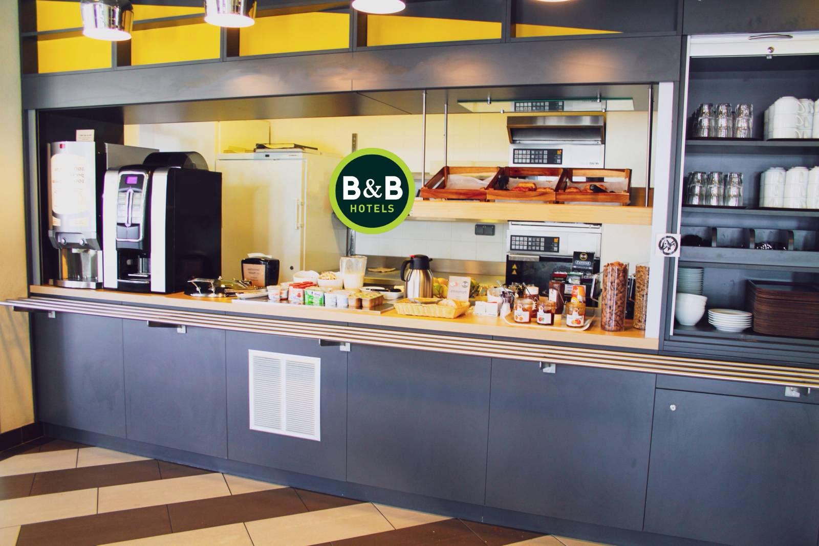 Le buffet à volonté de petit-déjeuner du B&B HOTEL Montélimar Sud à Montélimar