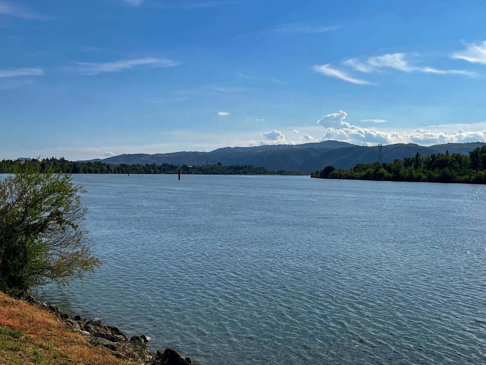 Le fleuve Rhône paisible vers Montélimar