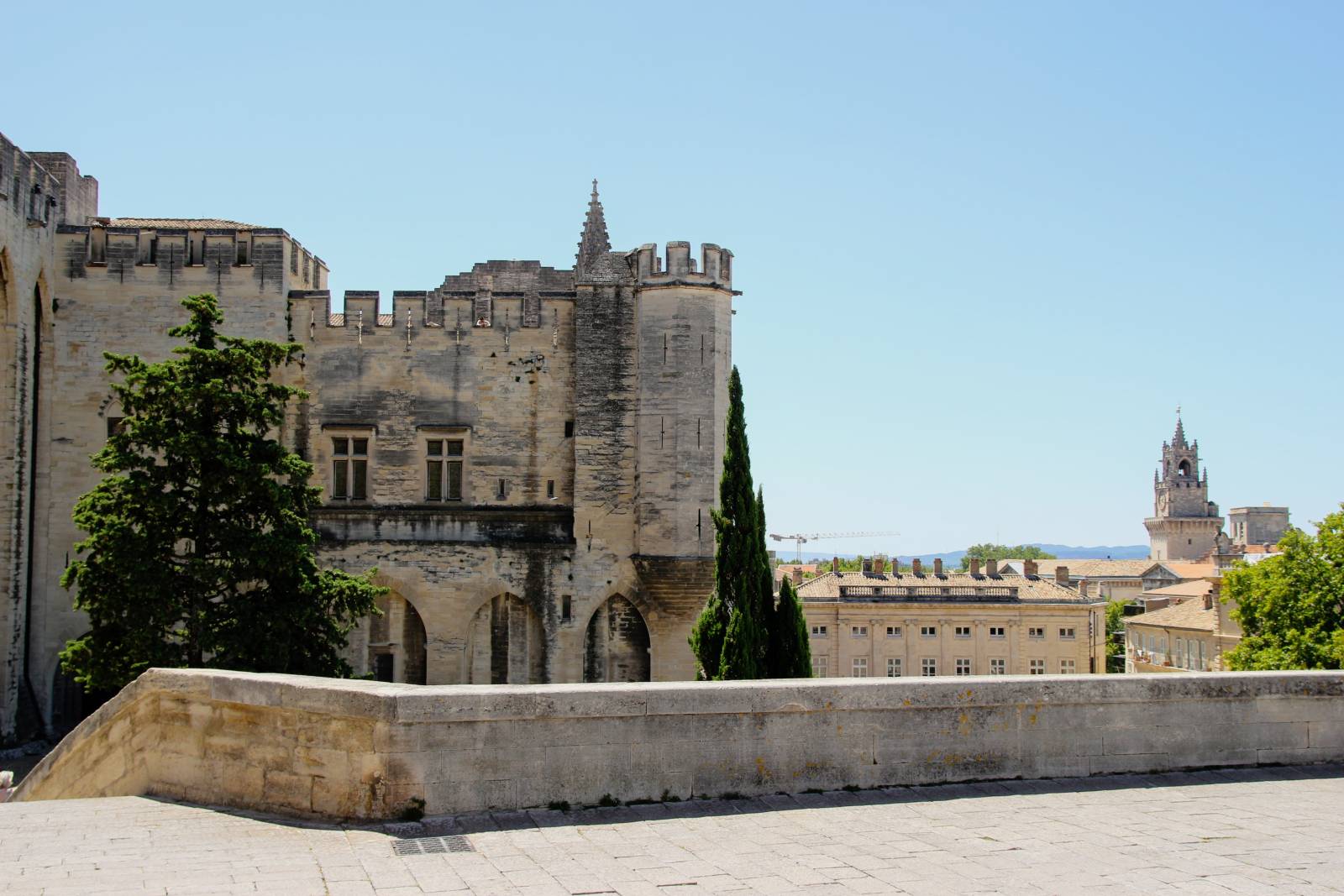 Vue sur le Palais des Papes à Avignon