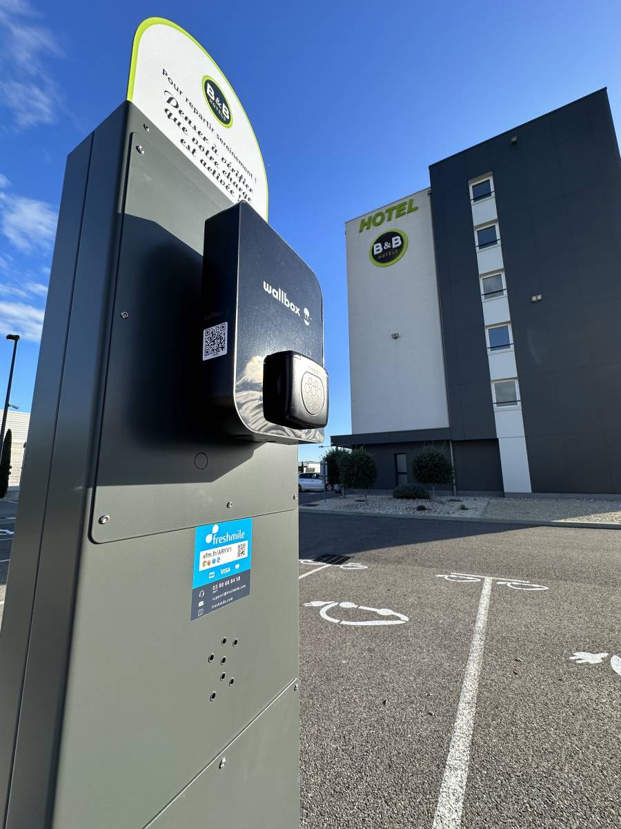 Un autre point de charge du B&b HOTEL Montélimar Sud à Montélimar