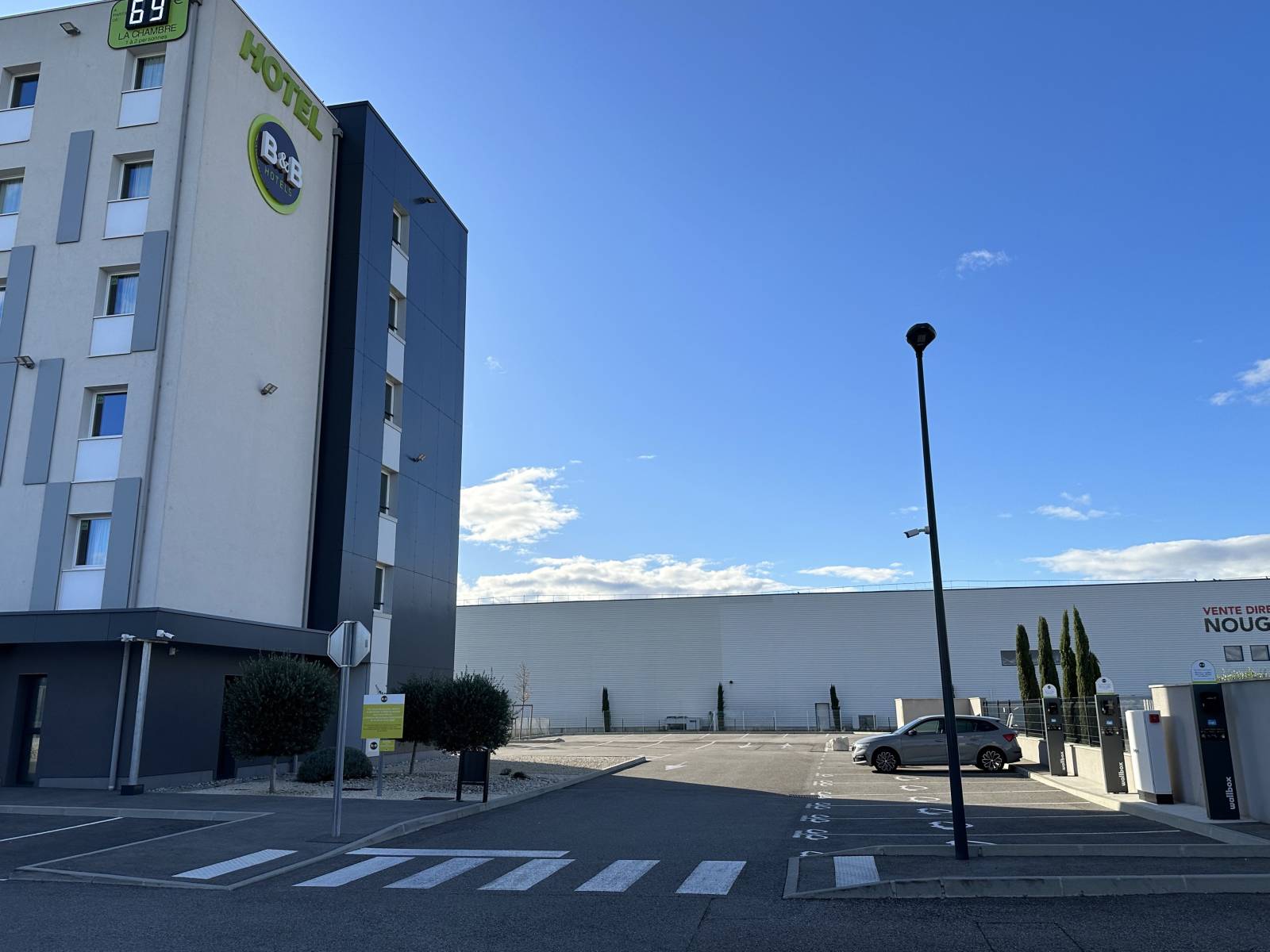 Le B&B HOTEL Montélimar Sud et ses bornes de recharge à Montélimar