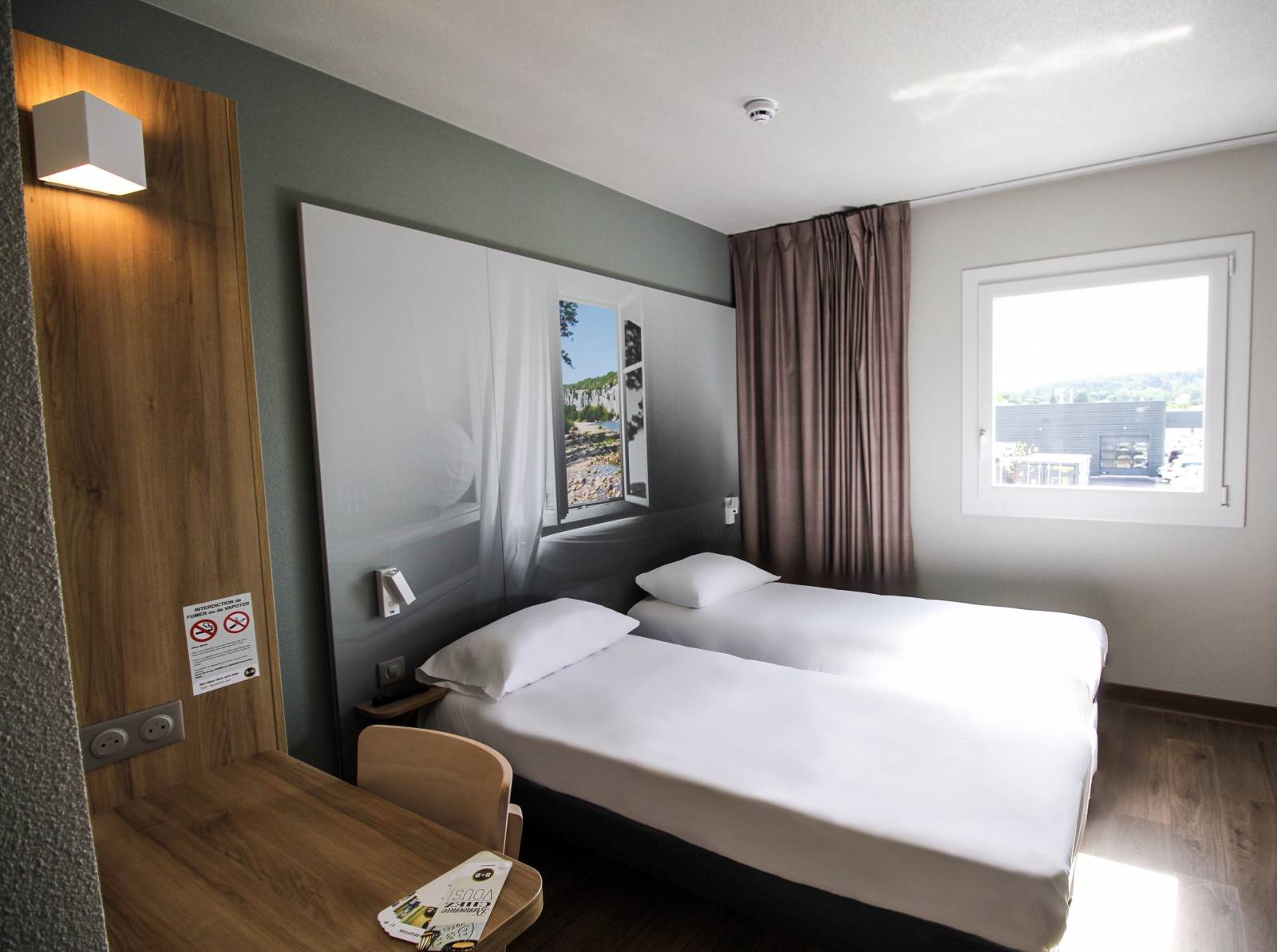 La chambre pour 2 personnes avec 2 lits jumeaux de l'hôtel B&B Montélimar Sud à Montélimar