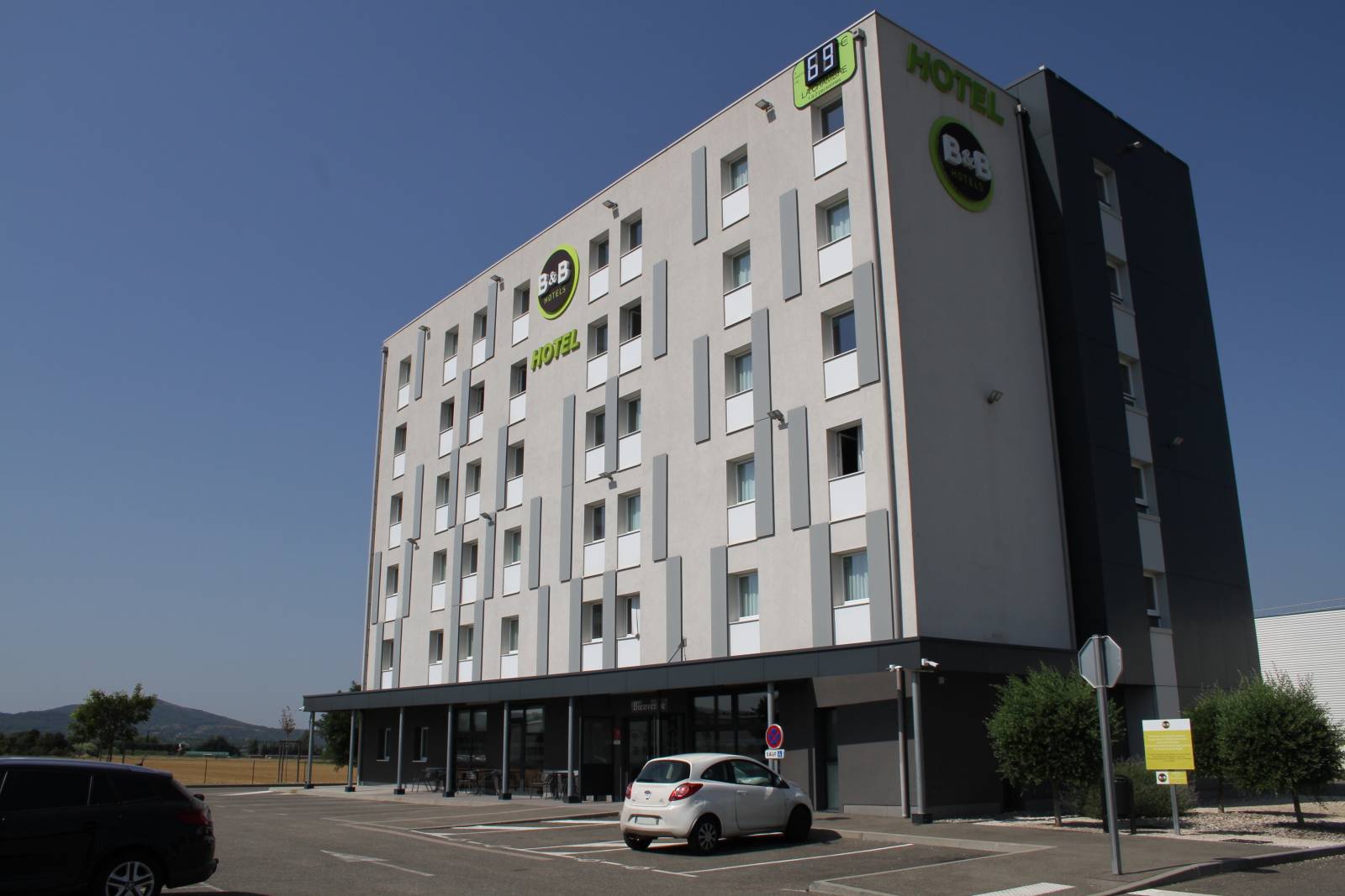 Bienvenue dans l'hôtel pour un week-end dans la Drôme à montélimar, le B&B HOTEL Montélimar Sud.