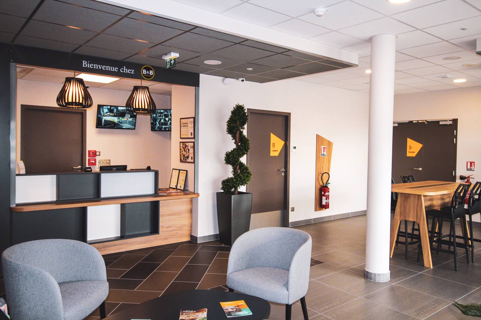 L'entrée du B&B HOTEL Montélimar Sud à Montélimar