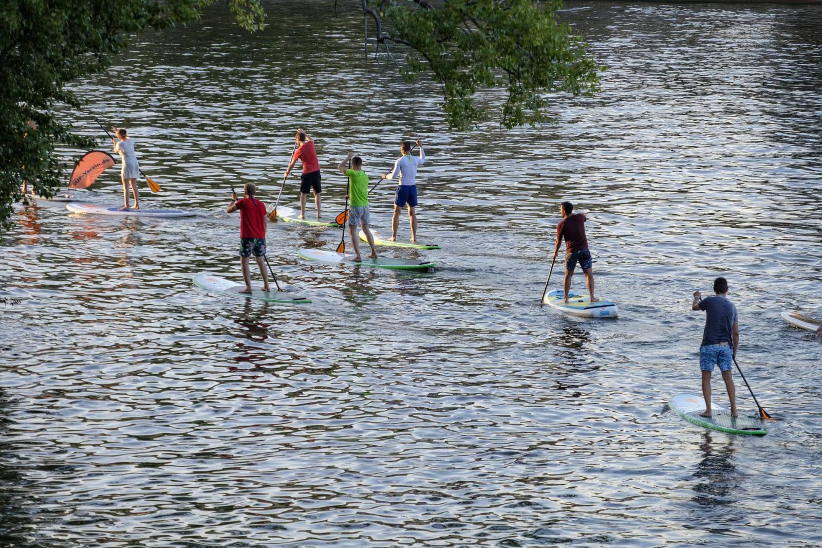 Du paddle sur la base de loisirs à Montélimar