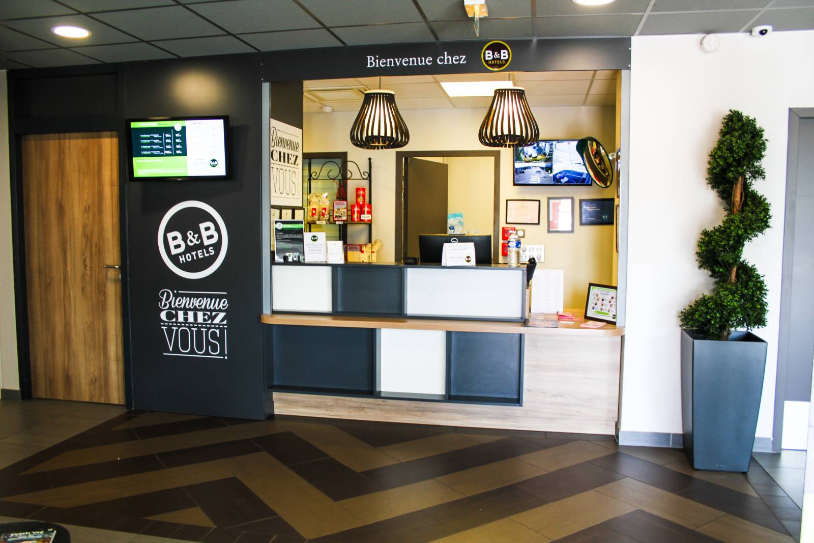 Arrivez quand vous voulez au B&B HOTEL Montélimar Sud, la réception est toujours ouverte.