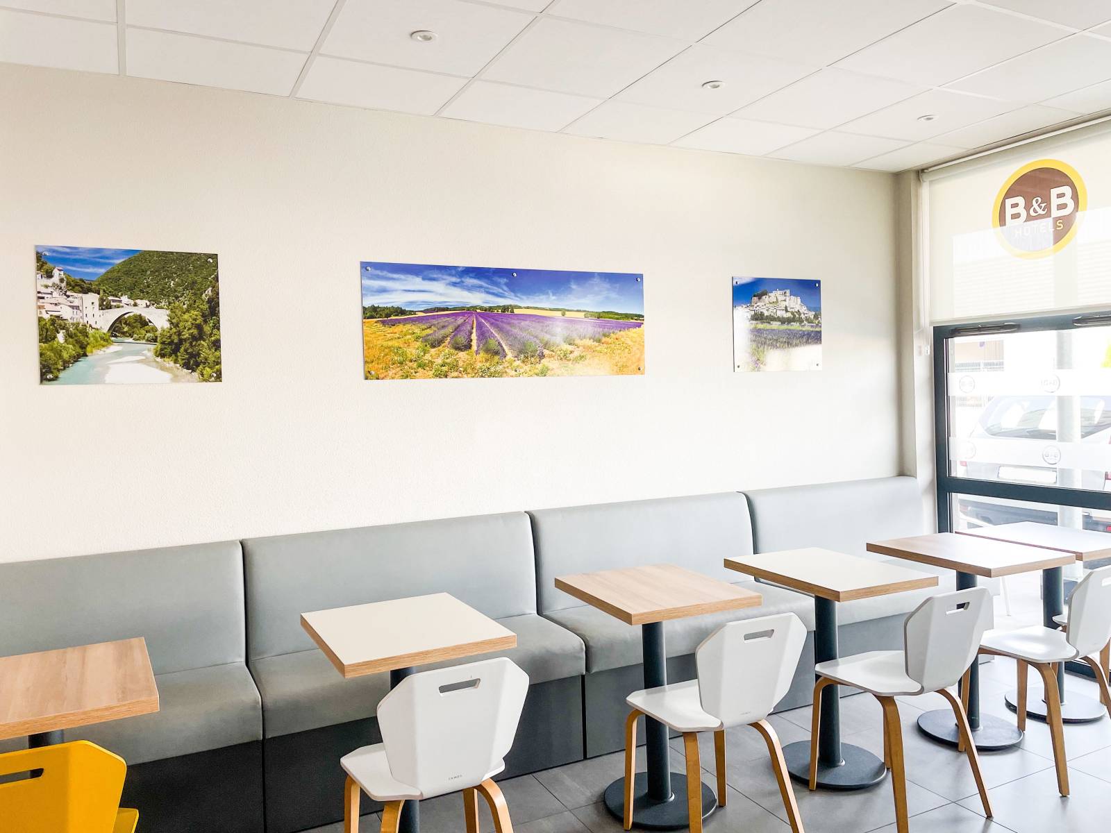 La salle de petit déjeuner du B&B HOTEL Montélimar Sud à Montélimar