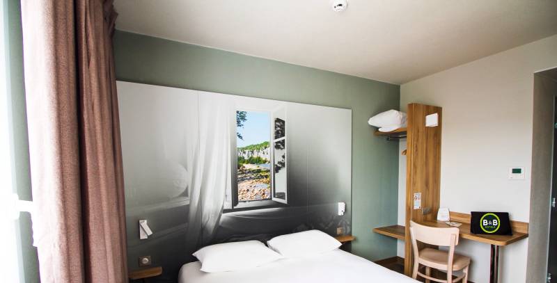 La chambre double standard de l'hôtel au meilleur prix sans frais de réservation à Montélimar